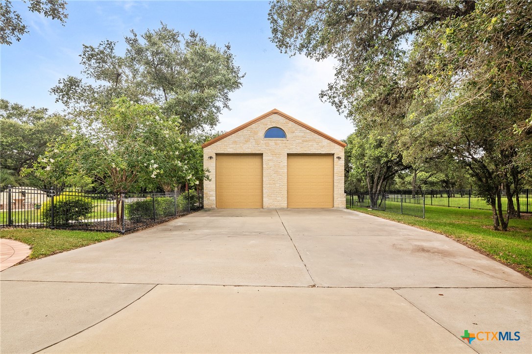 Inez, Texas, 77968, United States, 5 Bedrooms Bedrooms, ,6 BathroomsBathrooms,Residential,For Sale,1895563