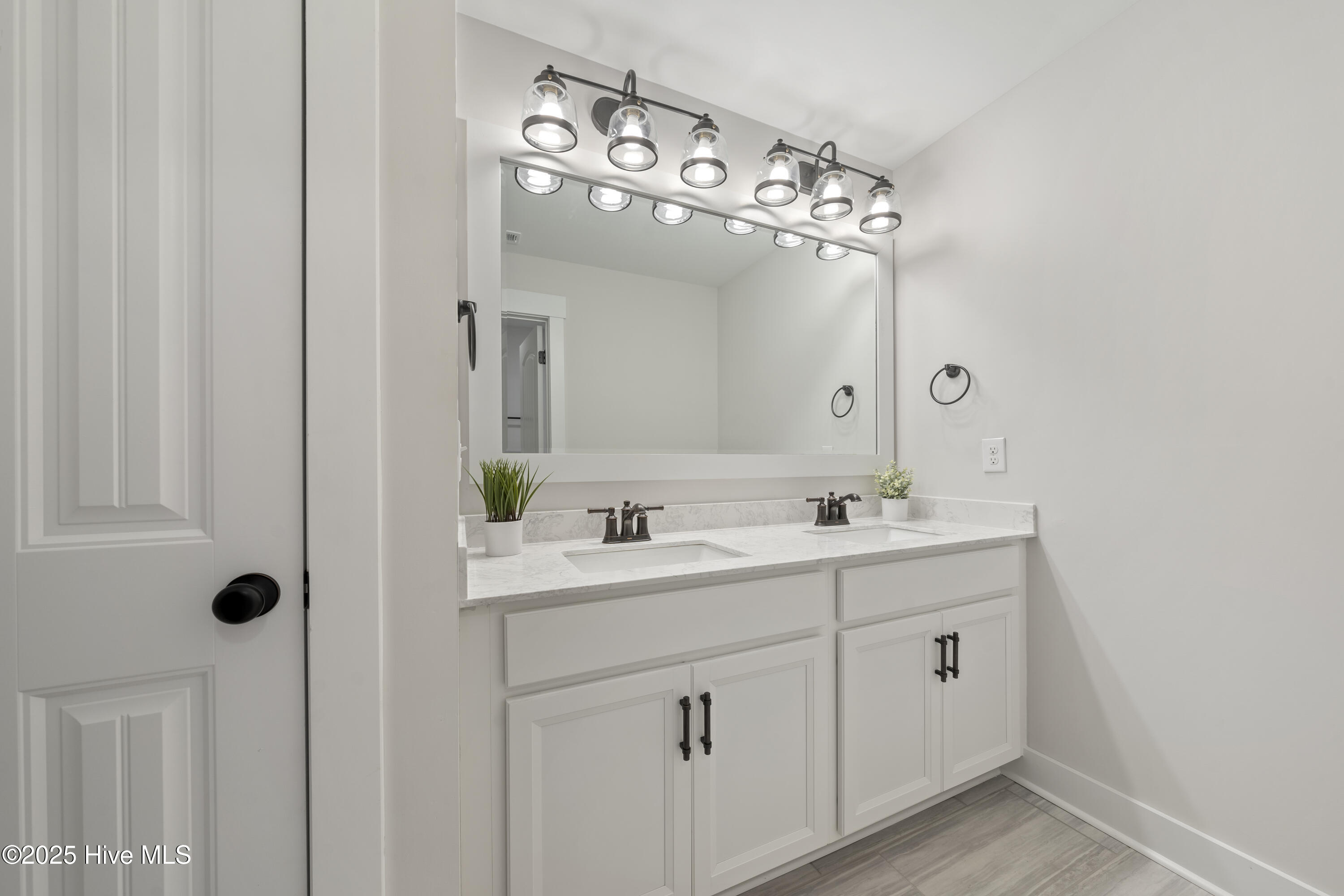 Leland, North Carolina, 28451, United States, 4 Bedrooms Bedrooms, ,3 BathroomsBathrooms,Residential,For Sale,1968971