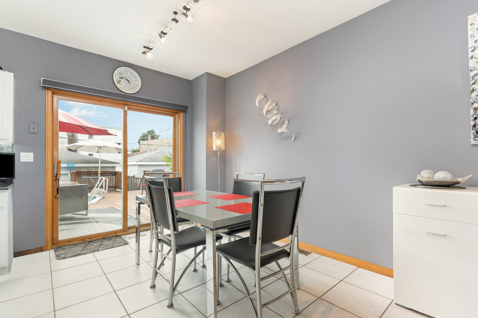 Chicago, Illinois, 60609, United States, 3 Bedrooms Bedrooms, ,3 BathroomsBathrooms,Residential,For Sale,1941639