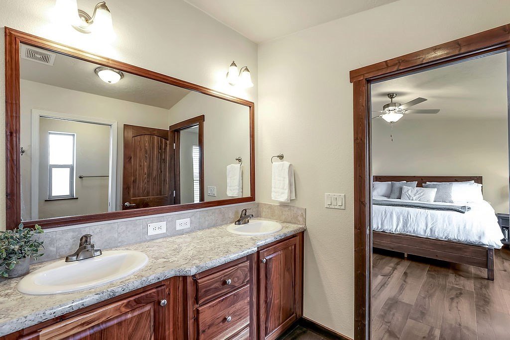 Donnelly, Idaho, 83615, United States, 3 Bedrooms Bedrooms, ,1 BathroomBathrooms,Residential,For Sale,2005150