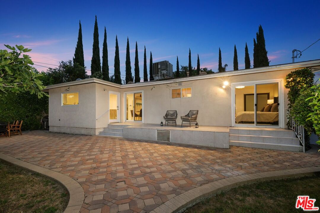 Los Angeles, California, 90048, United States, 4 Bedrooms Bedrooms, ,4 BathroomsBathrooms,Residential,For Sale,1912253