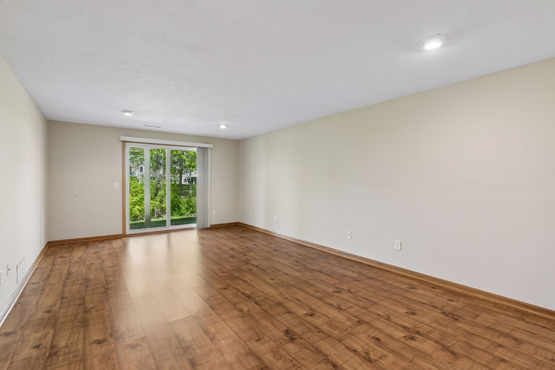  Light-Filled Luxury End Unit - 物件實景