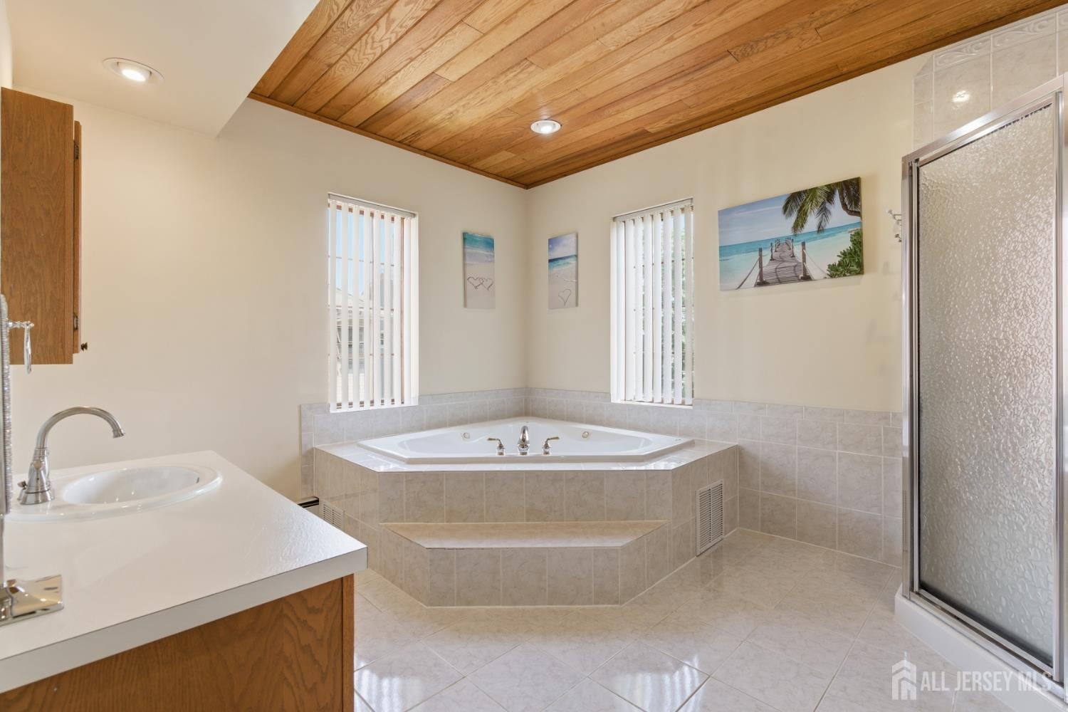 South Amboy, New Jersey, 08879, United States, 3 Bedrooms Bedrooms, ,3 BathroomsBathrooms,Residential,For Sale,2049117