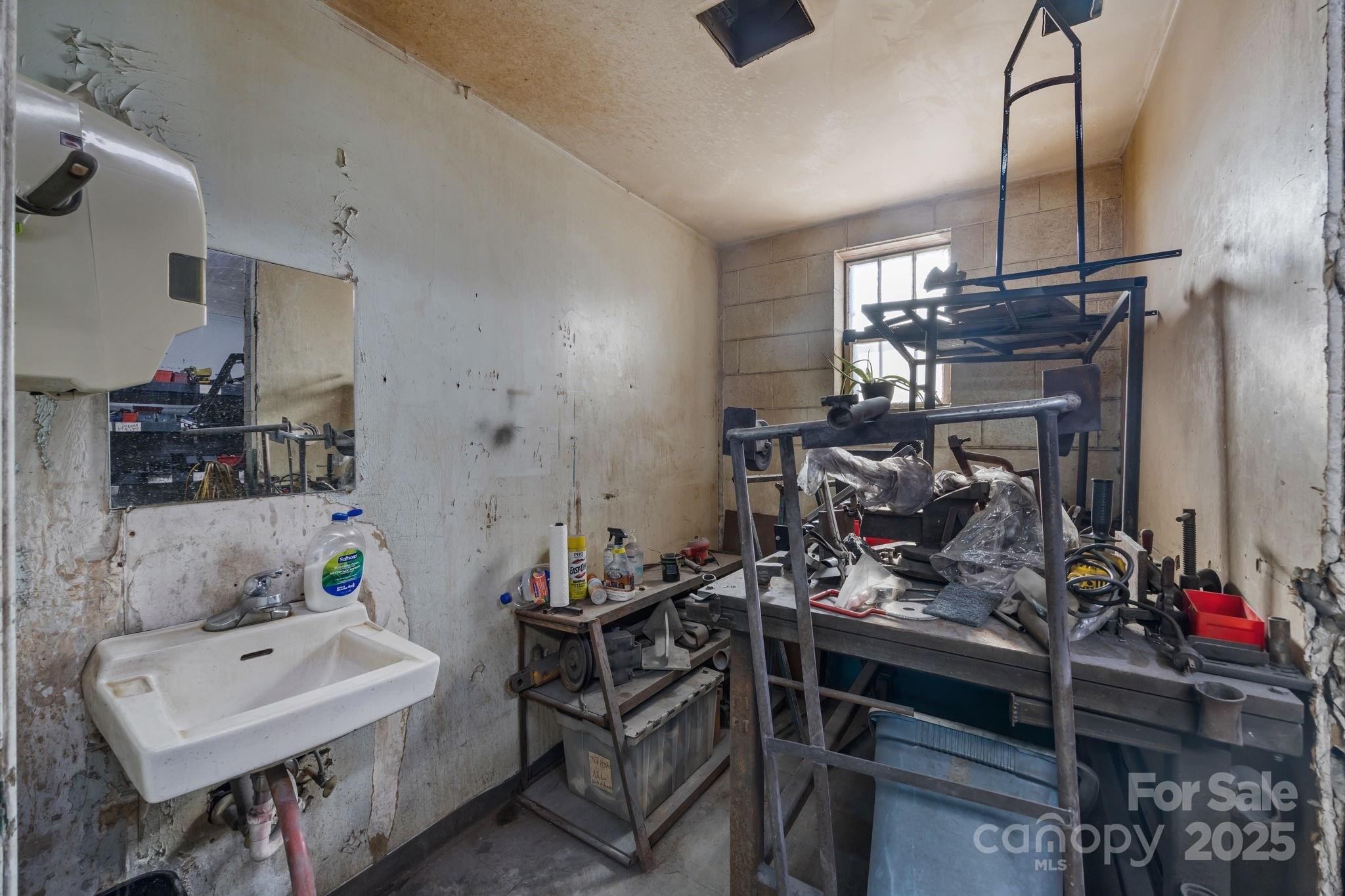 Statesville, North Carolina, 28677, United States, ,Residential,For Sale,2005927