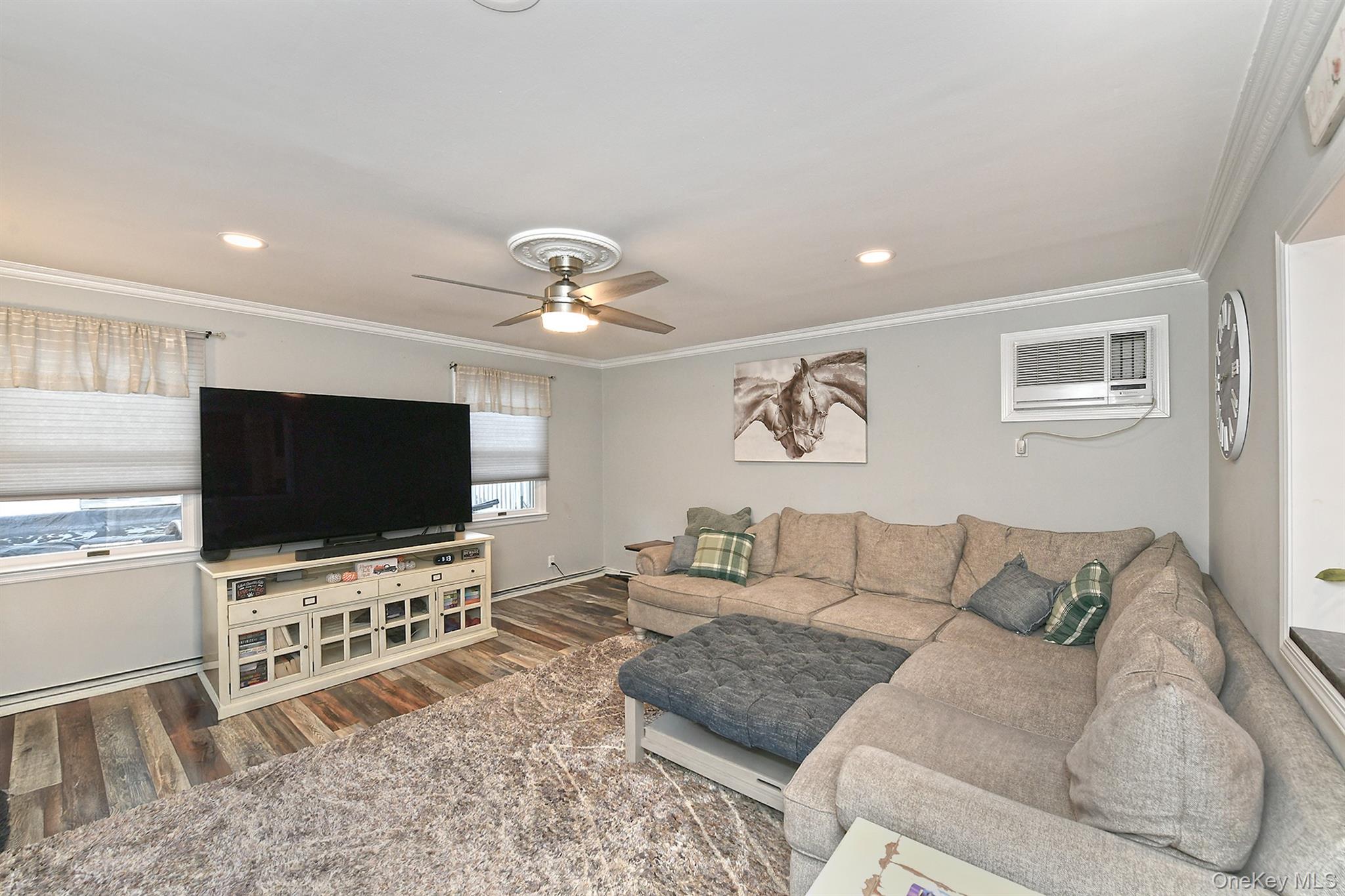 Hicksville, New York, 11801, United States, 3 Bedrooms Bedrooms, ,2 BathroomsBathrooms,Residential,For Sale,1986548