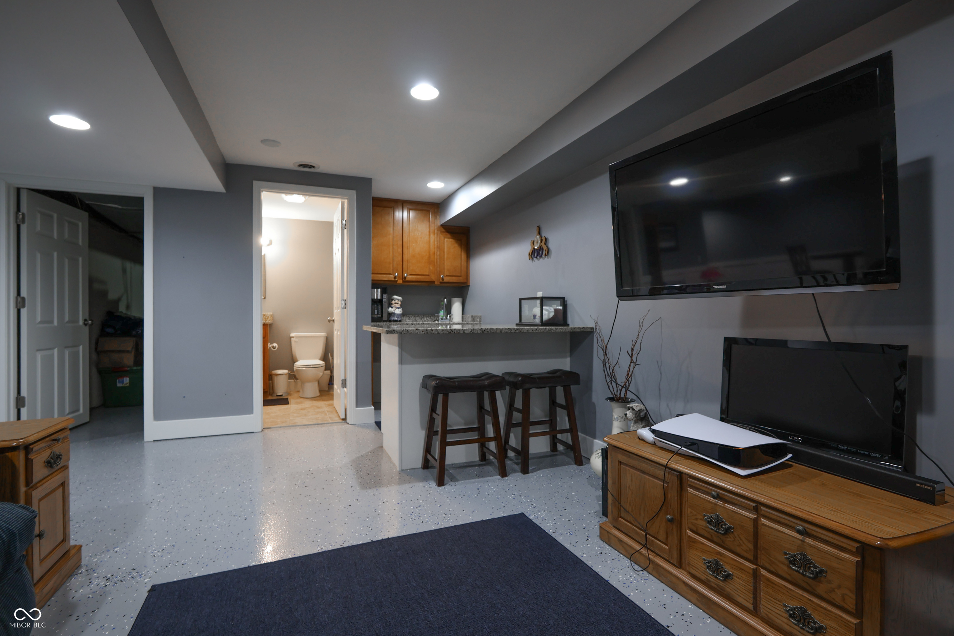 Columbus, Indiana, 47203, United States, 5 Bedrooms Bedrooms, ,6 BathroomsBathrooms,Residential,For Sale,1975671