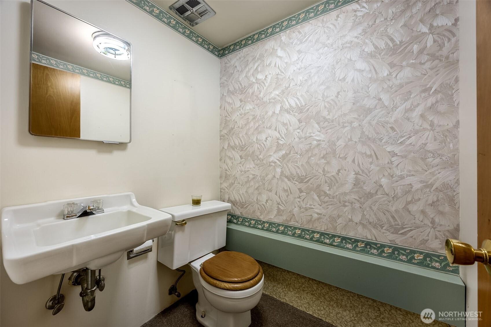 TACOMA, Washington, 98443, United States, 4 Bedrooms Bedrooms, ,3 BathroomsBathrooms,Residential,For Sale,1896165