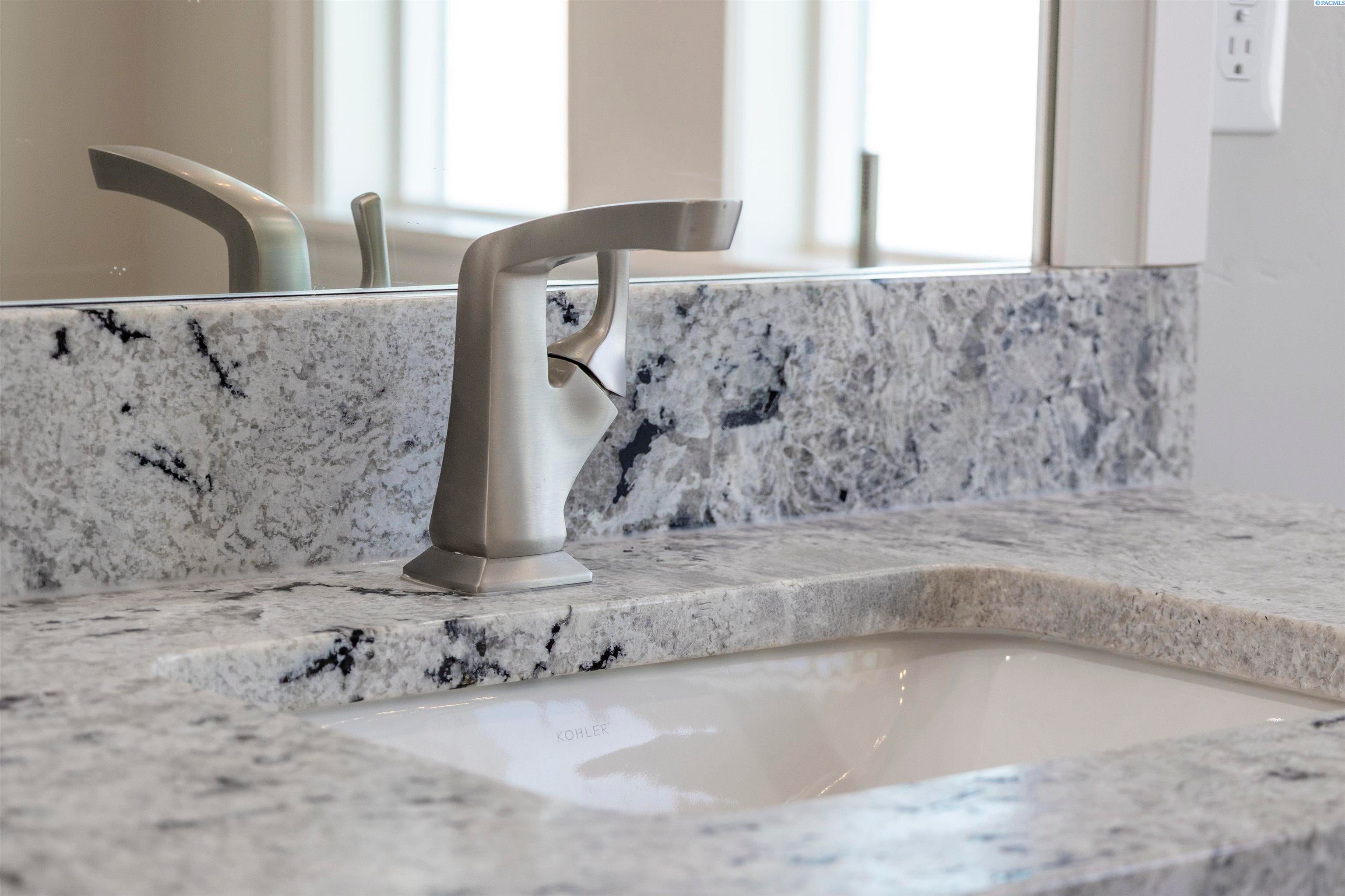 Pasco, Washington, 99301, United States, 4 Bedrooms Bedrooms, ,4 BathroomsBathrooms,Residential,For Sale,1979457