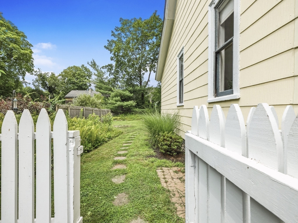 Concord, Massachusetts, 01742, United States, 3 Bedrooms Bedrooms, ,1 BathroomBathrooms,Residential,For Sale,1896713