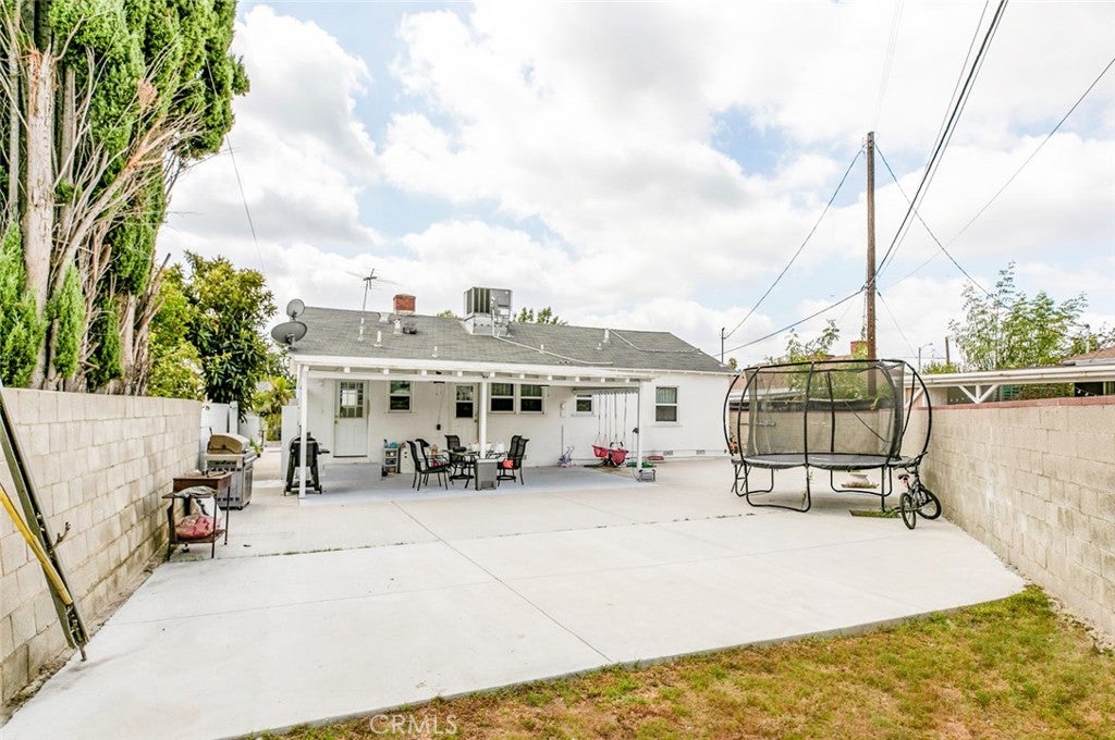 Van Nuys, California, 91402, United States, 3 Bedrooms Bedrooms, ,1 BathroomBathrooms,Residential,For Sale,1949812
