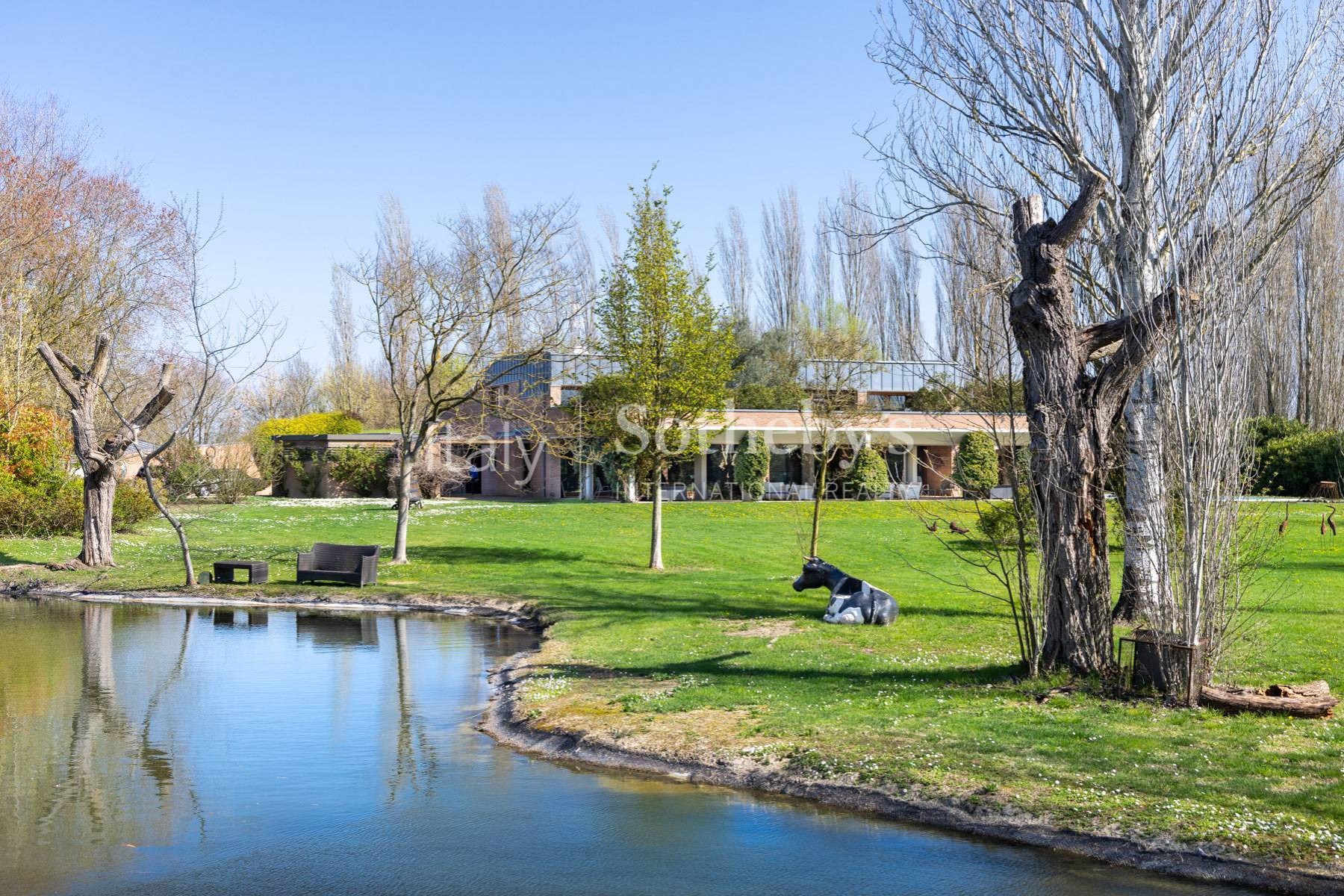  Contemporary villa with park, swimming pool, and private lake - 物件實景