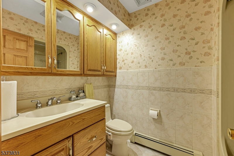 Frankford Twp., New Jersey, 07826, United States, 4 Bedrooms Bedrooms, ,4 BathroomsBathrooms,Residential,For Sale,1901046