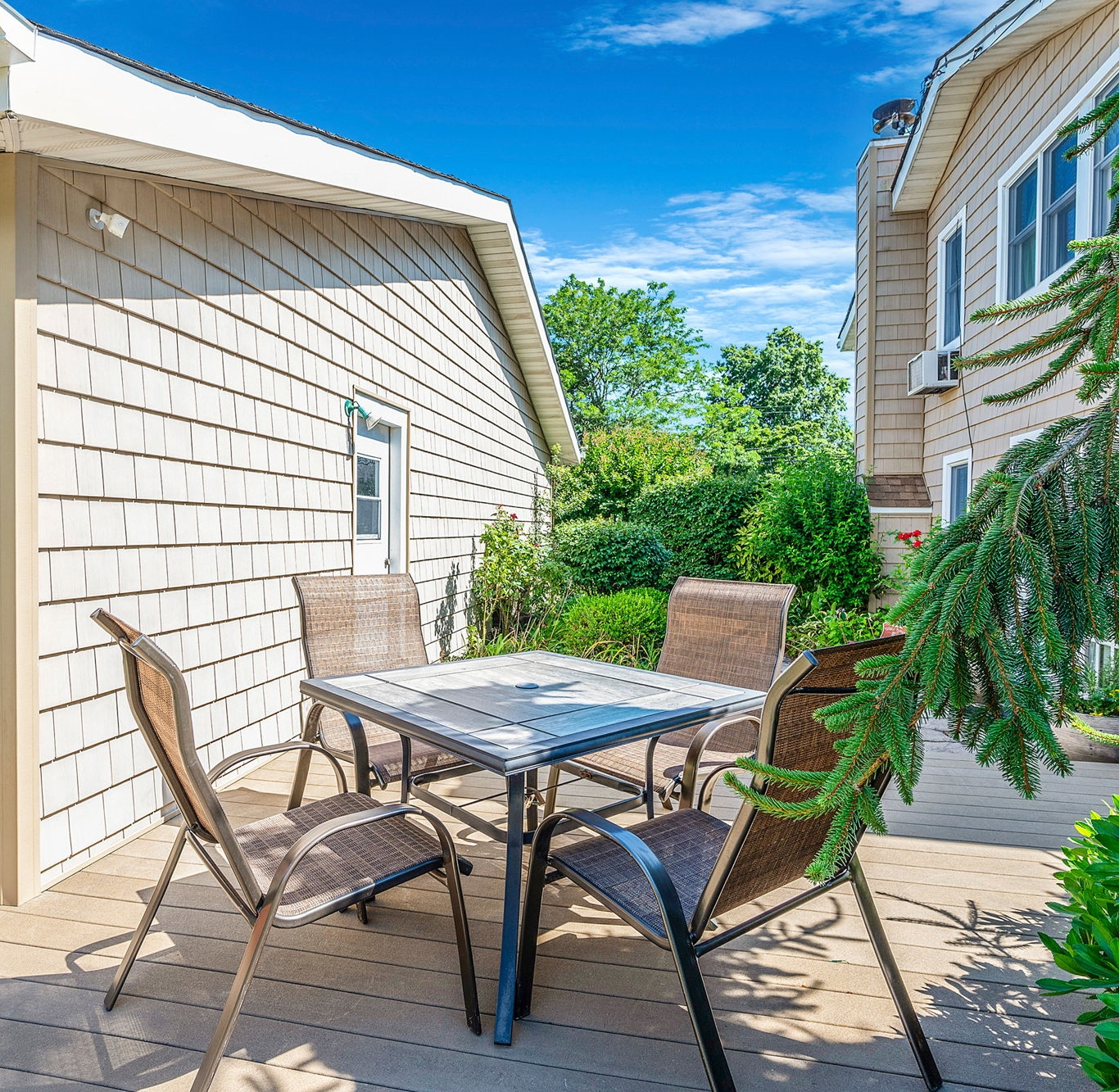 Babylon, New York, 11702, United States, 4 Bedrooms Bedrooms, ,3 BathroomsBathrooms,Residential,For Sale,1921676