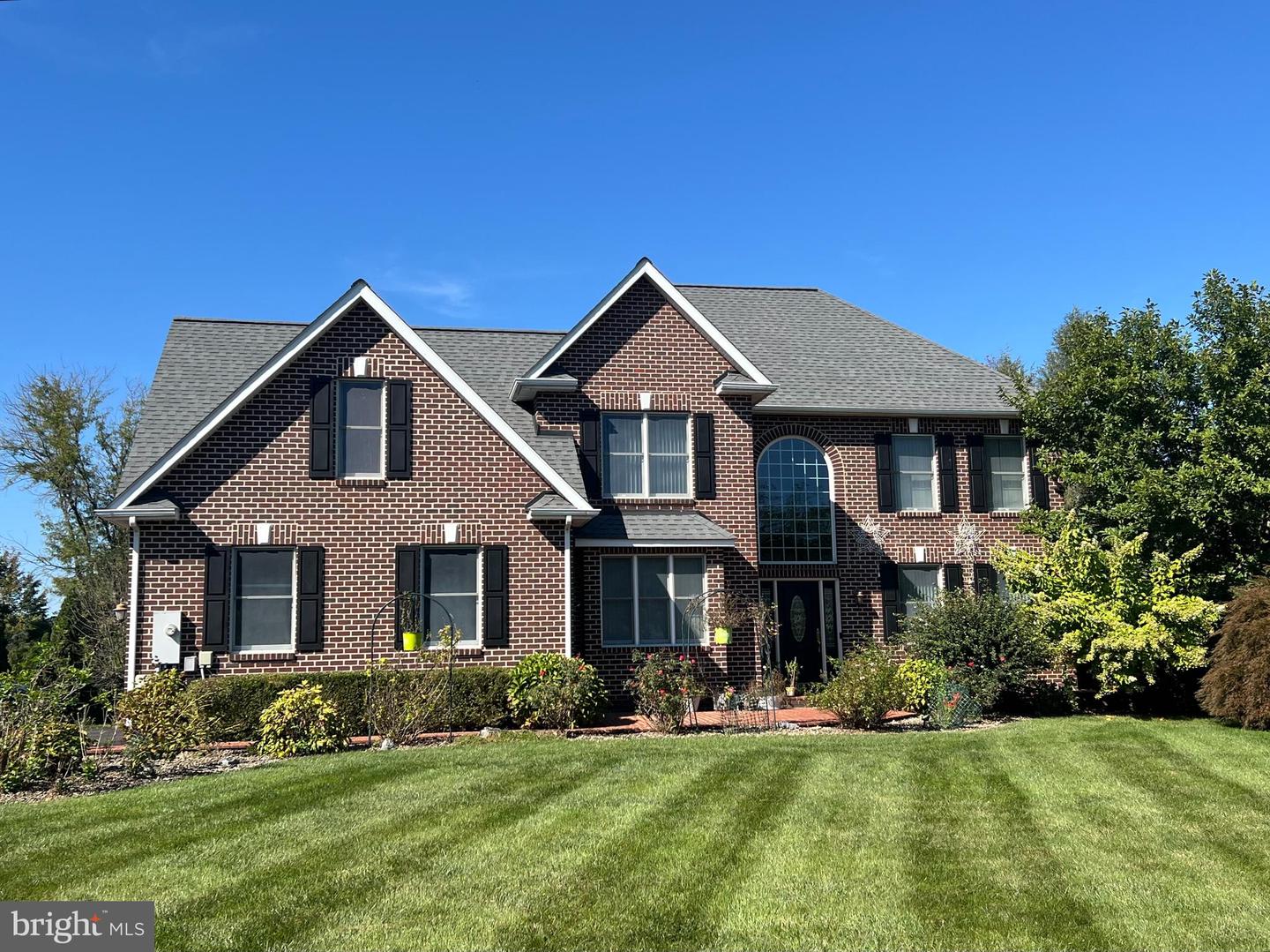 Chambersburg, Pennsylvania, 17202, United States, 5 Bedrooms Bedrooms, ,6 BathroomsBathrooms,Residential,For Sale,1989609