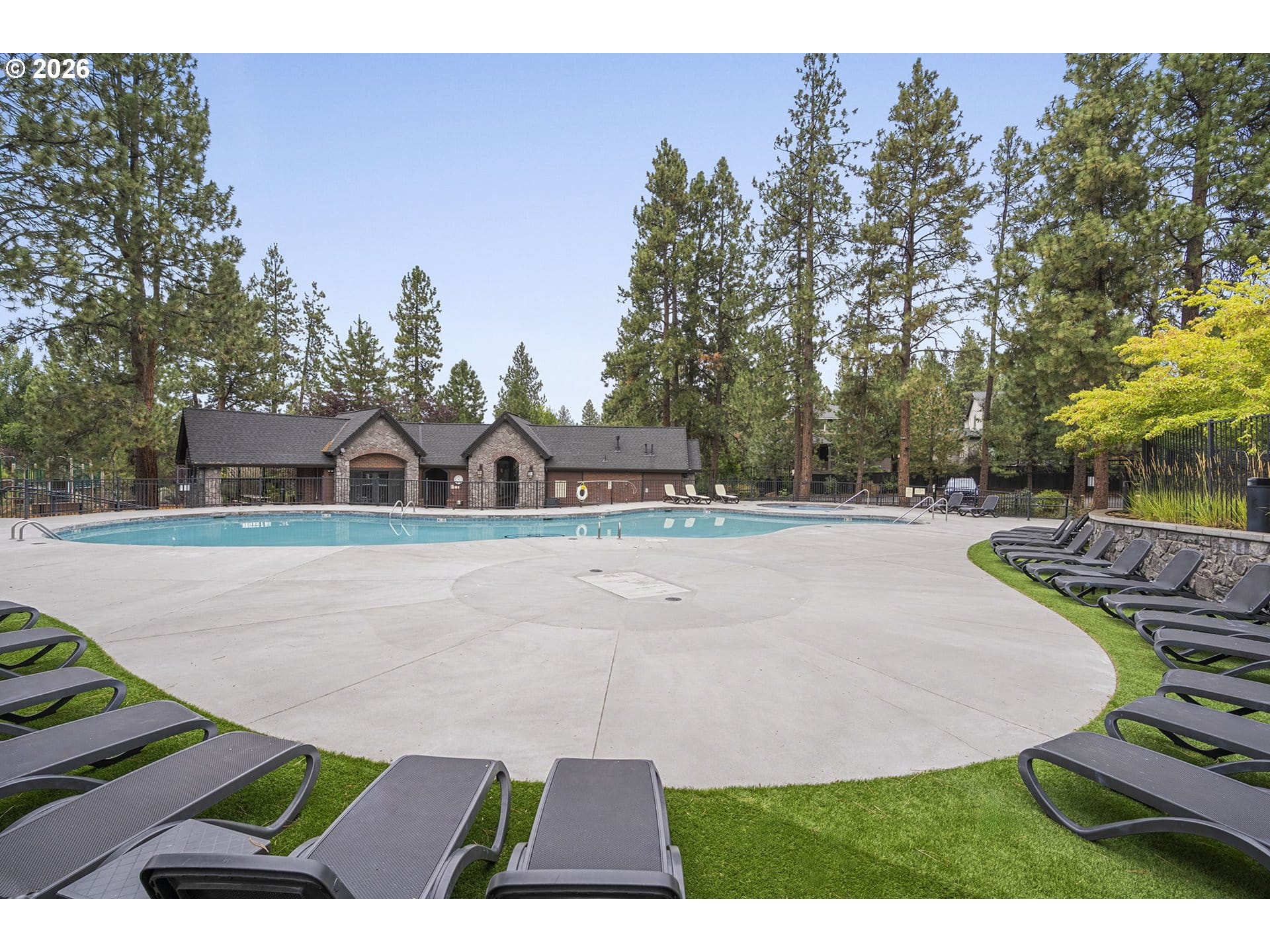  60439 HEDGEWOOD LN Bend, OR 97702 - 物件實景