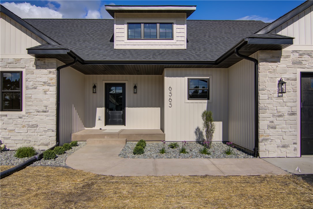 Eau Claire, Wisconsin, 54701, United States, 3 Bedrooms Bedrooms, ,2 BathroomsBathrooms,Residential,For Sale,1984514