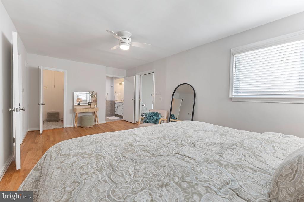 Takoma Park, Maryland, 20912, United States, 2 Bedrooms Bedrooms, ,2 BathroomsBathrooms,Residential,For Sale,1974718