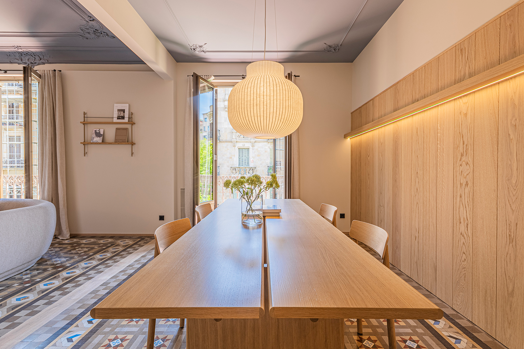  Modernist flat in Eixample with premium finishes in the Quadrat d