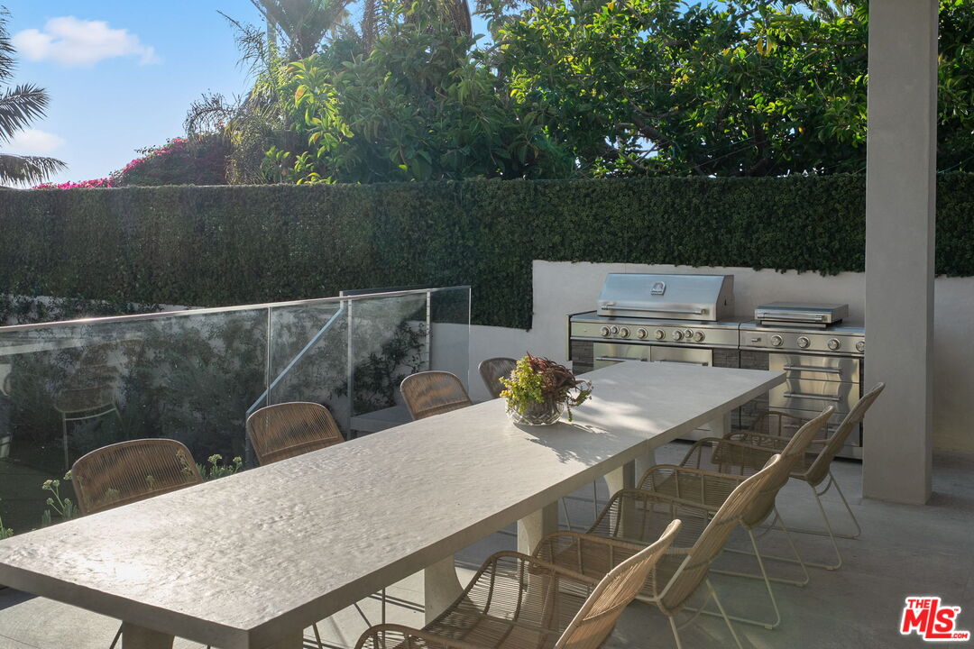 Santa Monica, California, 90403, United States, 7 Bedrooms Bedrooms, ,9 BathroomsBathrooms,Residential,For Sale,1955538