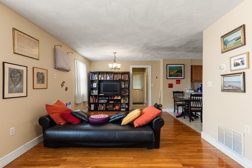 Malden, Massachusetts, 02148, United States, 8 Bedrooms Bedrooms, ,3 BathroomsBathrooms,Residential,For Sale,2049419
