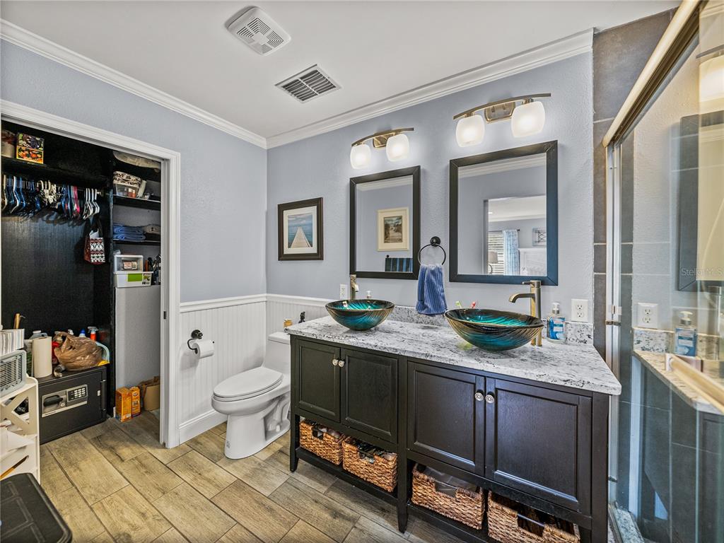 Lakeland, Florida, 33810, United States, 5 Bedrooms Bedrooms, ,4 BathroomsBathrooms,Residential,For Sale,1696884