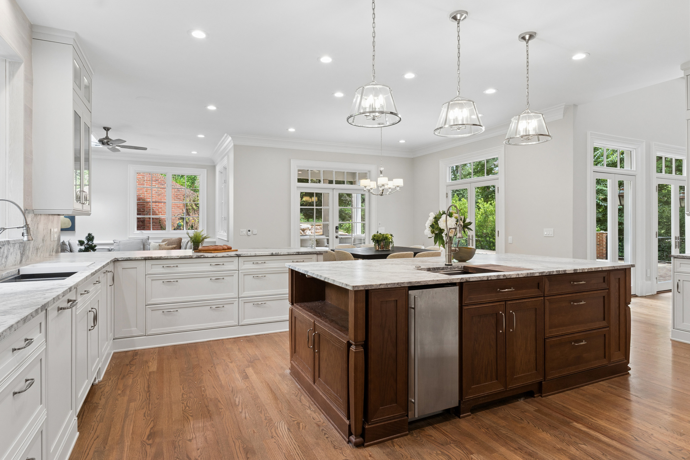  Timeless Design, Privacy, and Exceptional Outdoor Living in Sandy Springs - 物件實景