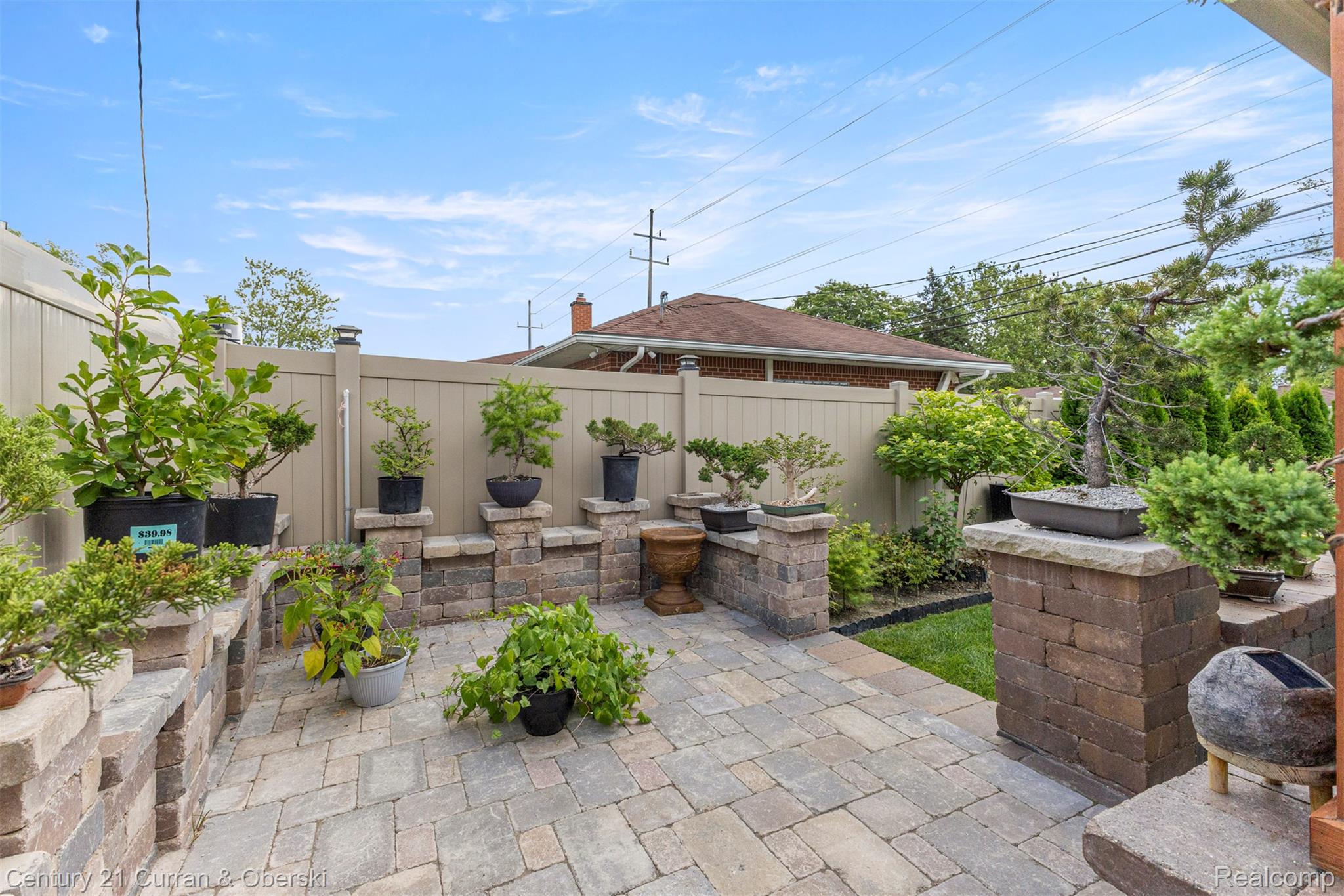 Dearborn Heights, Michigan, 48127, United States, 4 Bedrooms Bedrooms, ,5 BathroomsBathrooms,Residential,For Sale,1974066