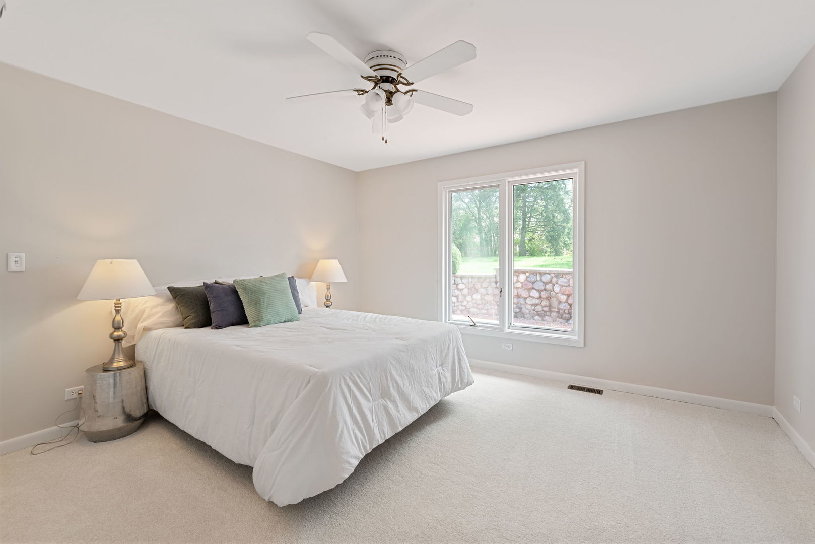 Oak Brook, Illinois, 60523, United States, 5 Bedrooms Bedrooms, ,6 BathroomsBathrooms,Residential,For Sale,1796873