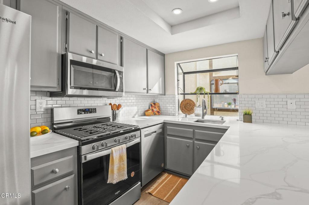 Pasadena, California, 91101, United States, 2 Bedrooms Bedrooms, ,2 BathroomsBathrooms,Residential,For Sale,1989436