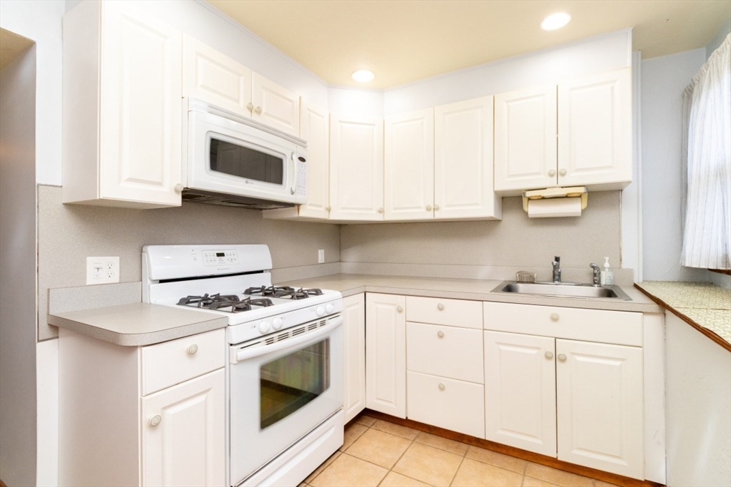 Stoughton, Massachusetts, 02072, United States, 4 Bedrooms Bedrooms, ,3 BathroomsBathrooms,Residential,For Sale,1987663