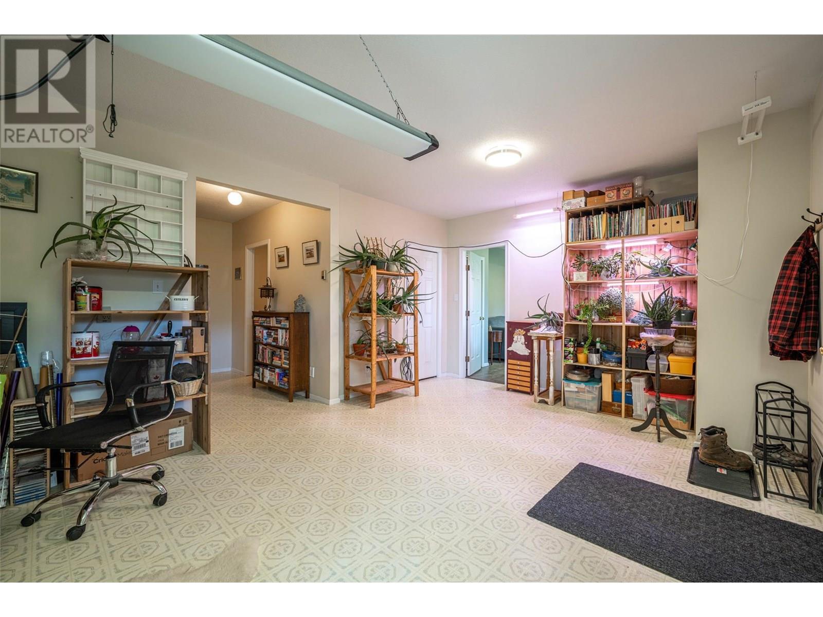 VERNON, British Columbia, V1H 1X1, CA, 4 Bedrooms Bedrooms, ,3 BathroomsBathrooms,Residential,For Sale,1948801