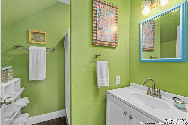 Lakehills, Texas, 78063, United States, 4 Bedrooms Bedrooms, ,5 BathroomsBathrooms,Residential,For Sale,1847540