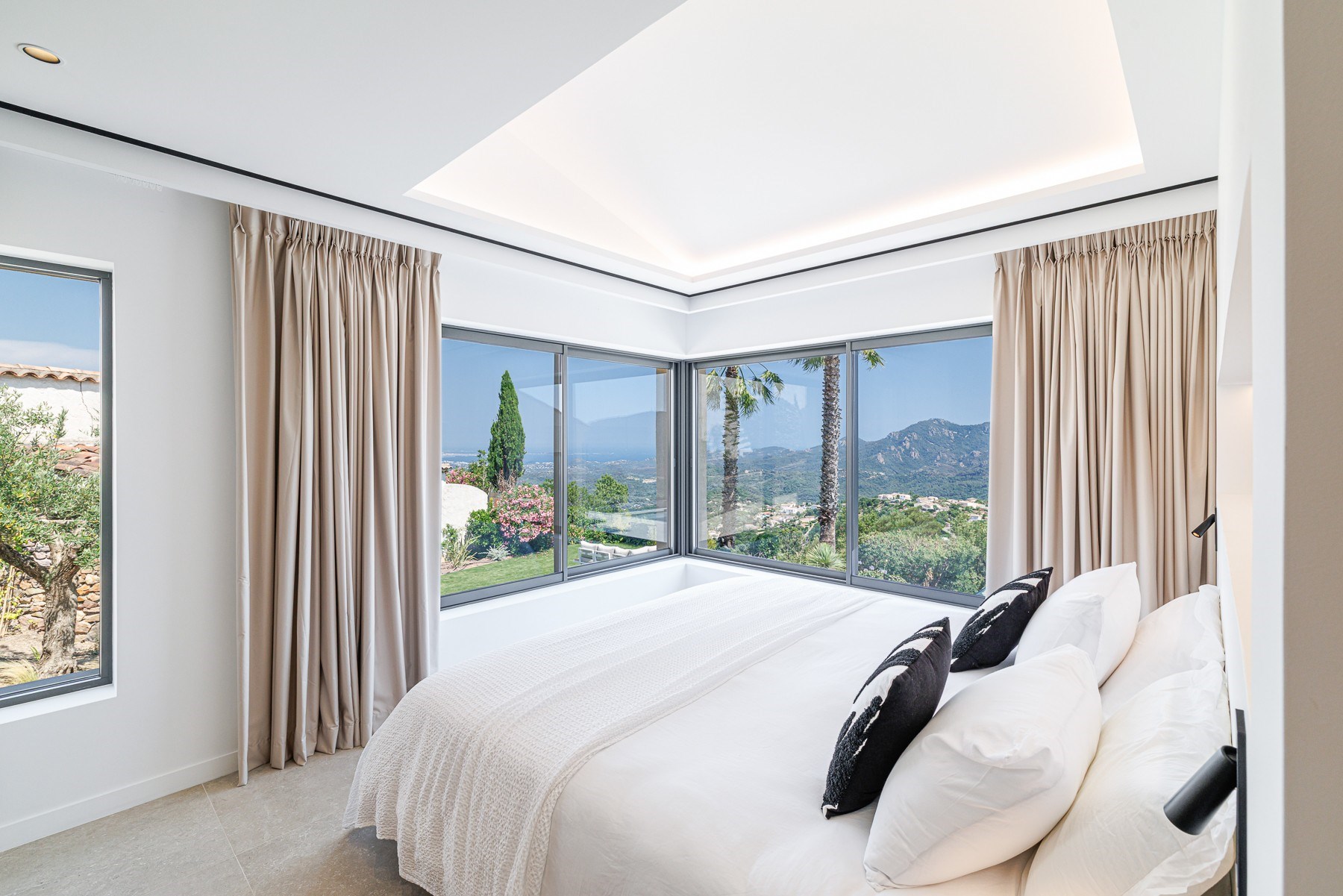  Near Mandelieu villa 290 sqm sea view infinity pool guest house quiet location - 物件實景