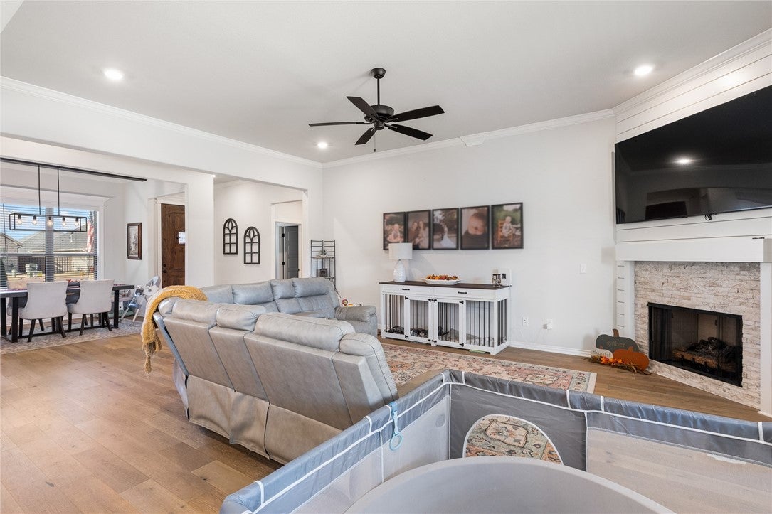 Pea Ridge, Arkansas, 72751, United States, 4 Bedrooms Bedrooms, ,3 BathroomsBathrooms,Residential,For Sale,1995681