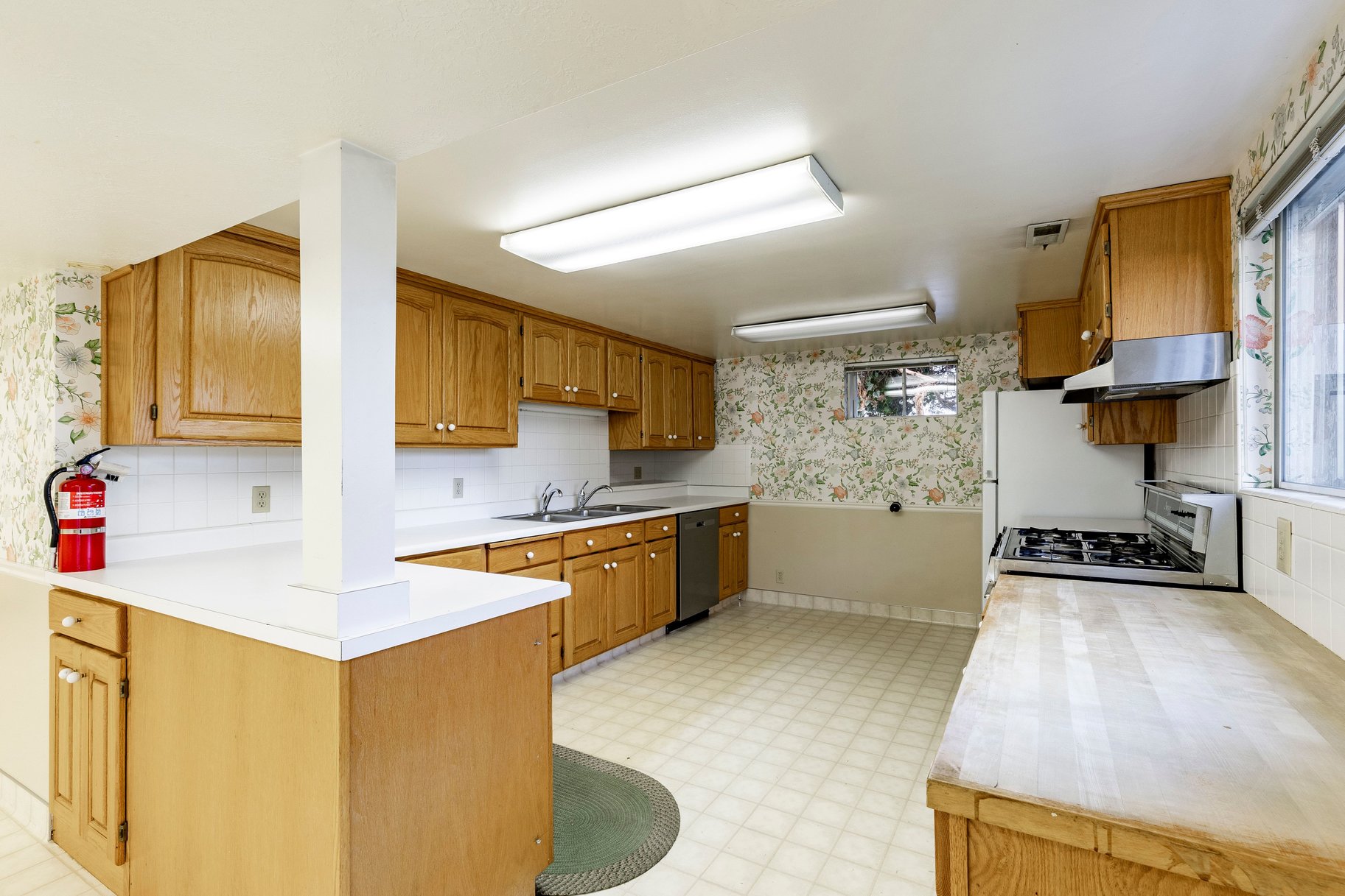  Solid Millcreek Home with Huge Workshop - 物件實景