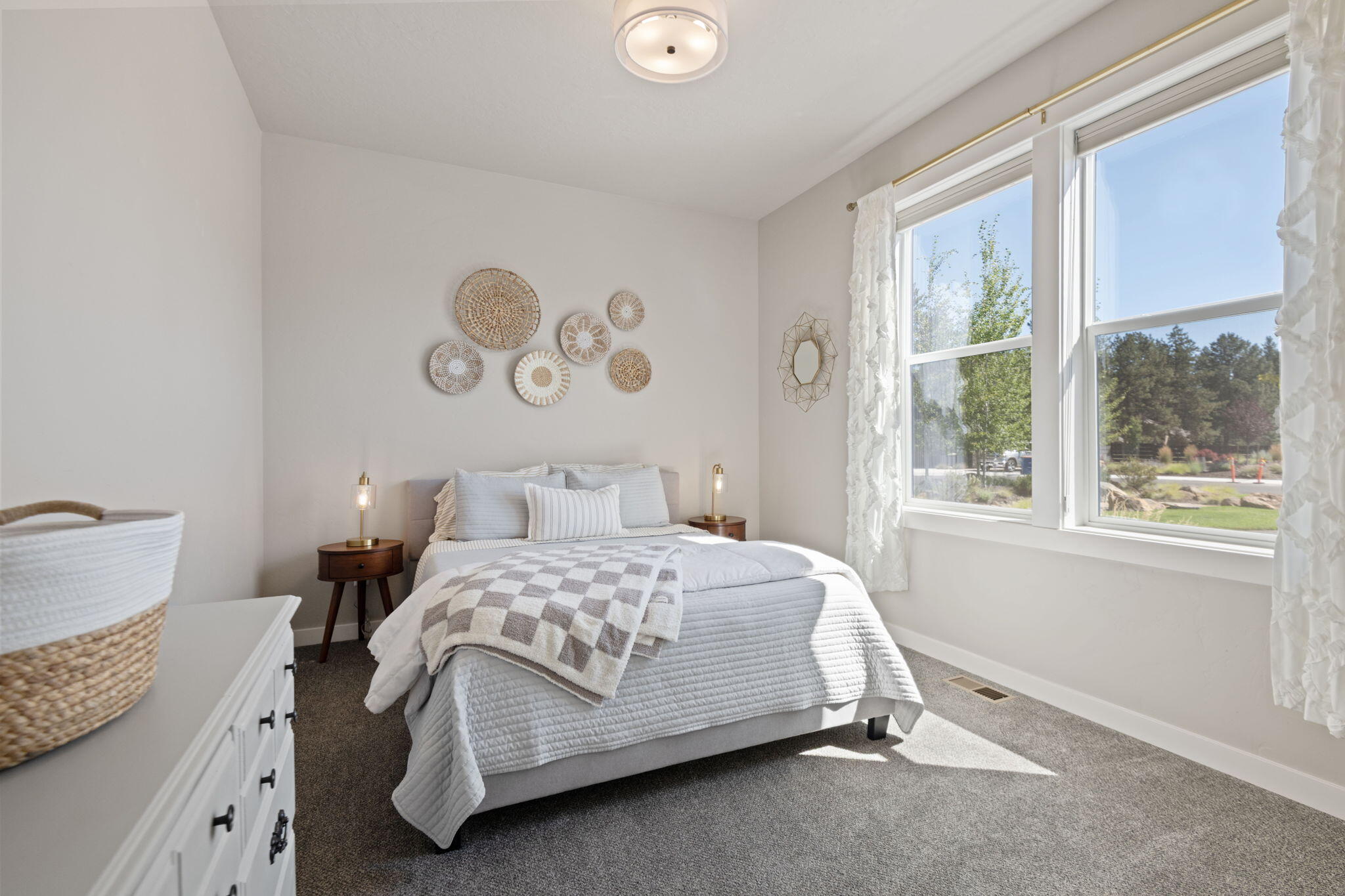 Sisters, Oregon, 97759, United States, 3 Bedrooms Bedrooms, ,2 BathroomsBathrooms,Residential,For Sale,1738926