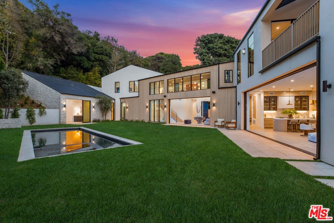 Los Angeles, California, 90049, United States, 5 Bedrooms Bedrooms, ,3 BathroomsBathrooms,Residential,For Sale,1839044
