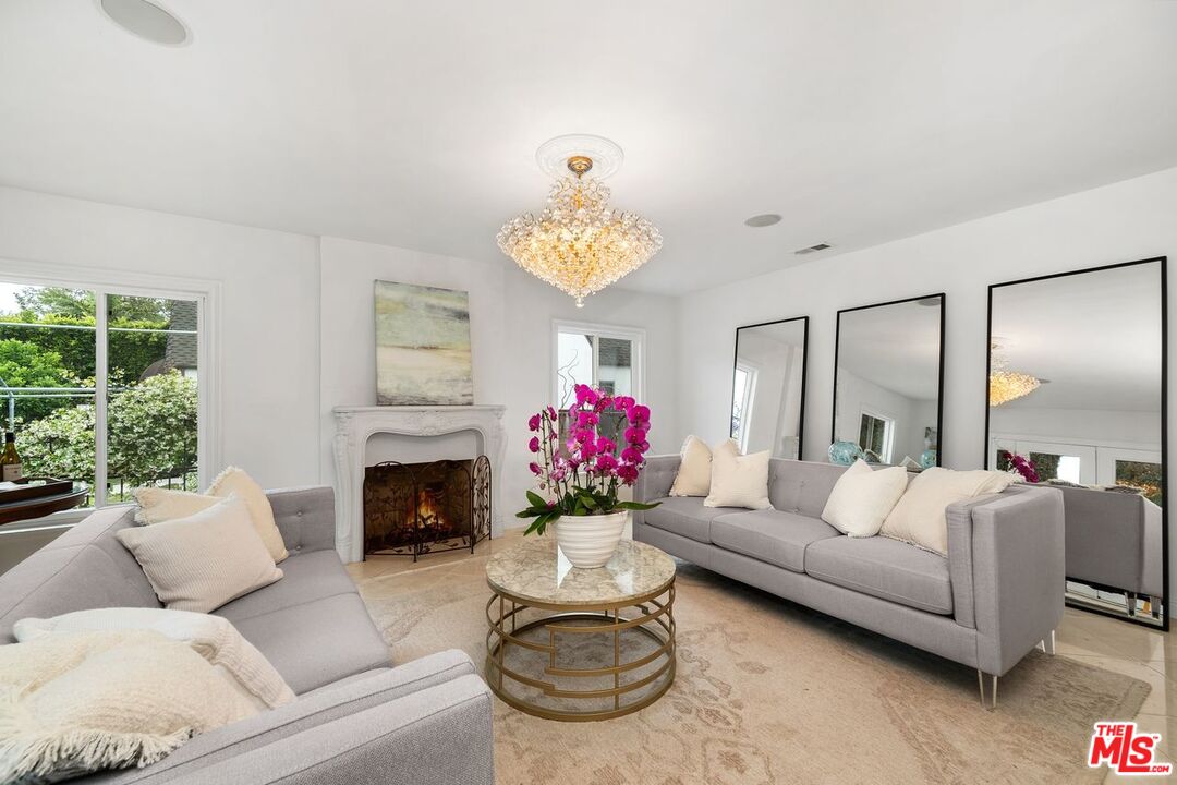 Los Angeles, California, 90048, United States, 4 Bedrooms Bedrooms, ,4 BathroomsBathrooms,Residential,For Sale,1912253