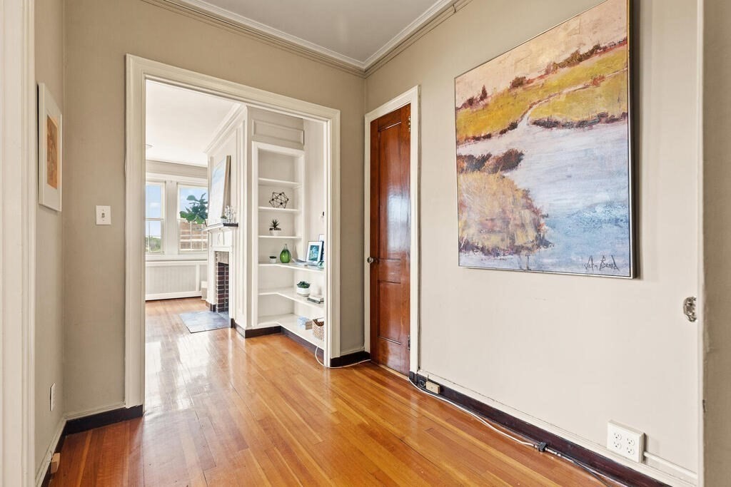 Cambridge, Massachusetts, 02140, United States, 2 Bedrooms Bedrooms, ,1 BathroomBathrooms,Residential,For Sale,1942143