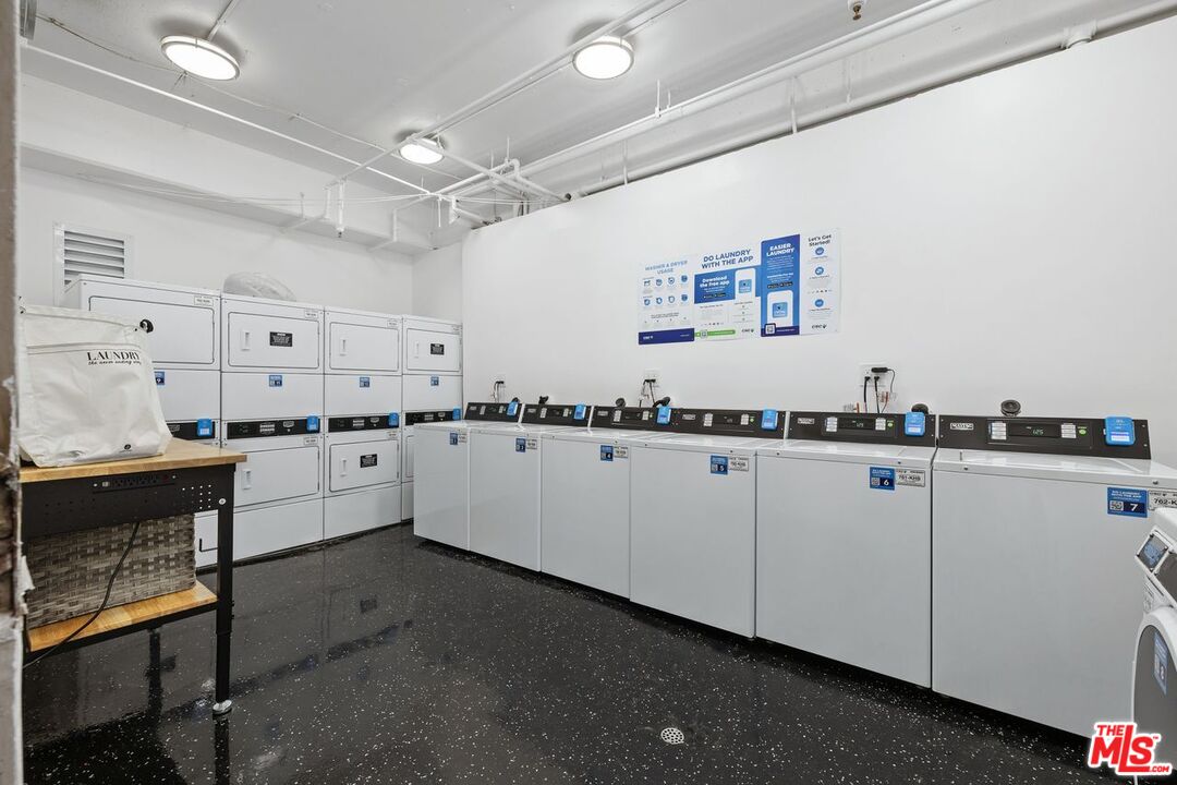 Los Angeles, California, 90024, United States, 2 Bedrooms Bedrooms, ,1 BathroomBathrooms,Residential,For Sale,1948814