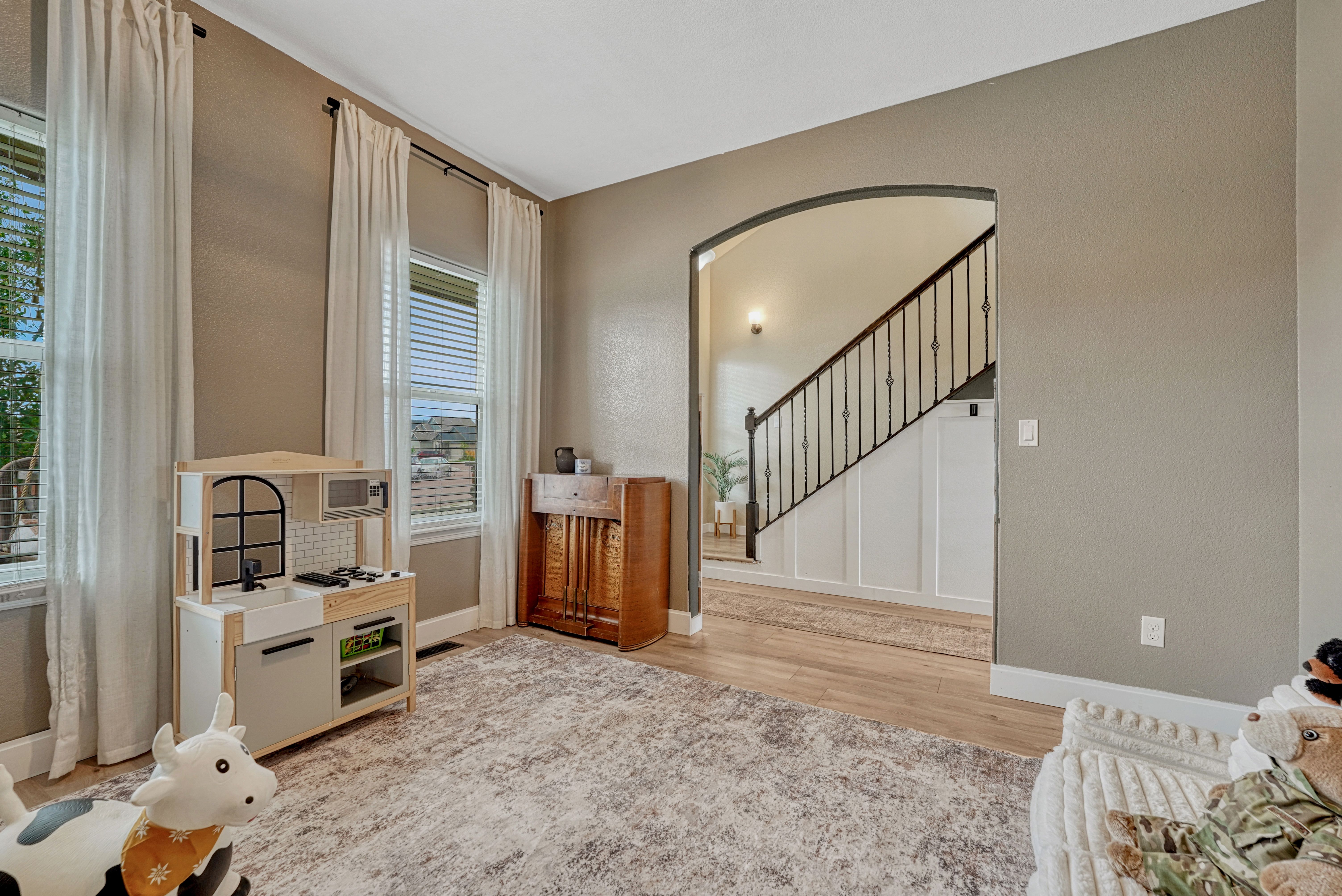  Exceptionally Updated Residence in The Meadows at Lorson Ranch - 物件實景