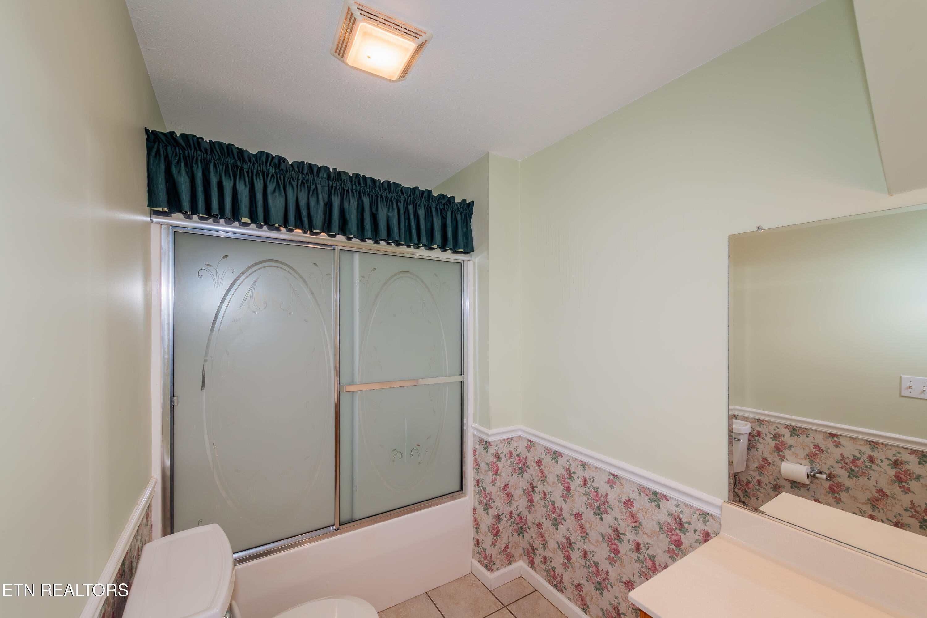 Harriman, Tennessee, 37748, United States, 3 Bedrooms Bedrooms, ,4 BathroomsBathrooms,Residential,For Sale,1995991