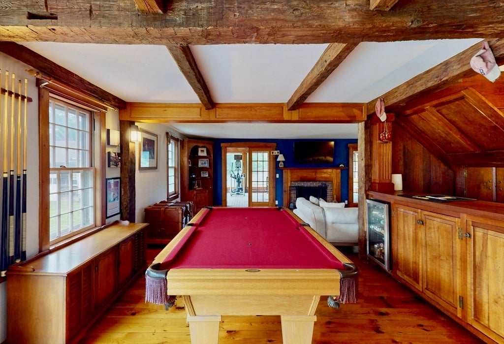 Hadley, Massachusetts, 01035, United States, 5 Bedrooms Bedrooms, ,3 BathroomsBathrooms,Residential,For Sale,1885251