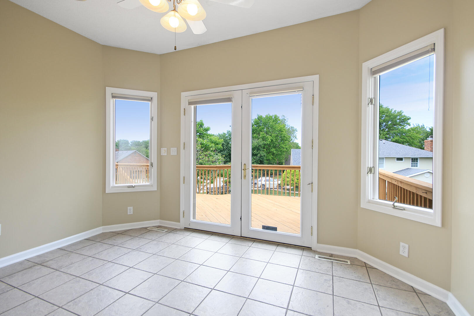 COLUMBIA, Missouri, 65203, United States, 5 Bedrooms Bedrooms, ,4 BathroomsBathrooms,Residential,For Sale,1934961