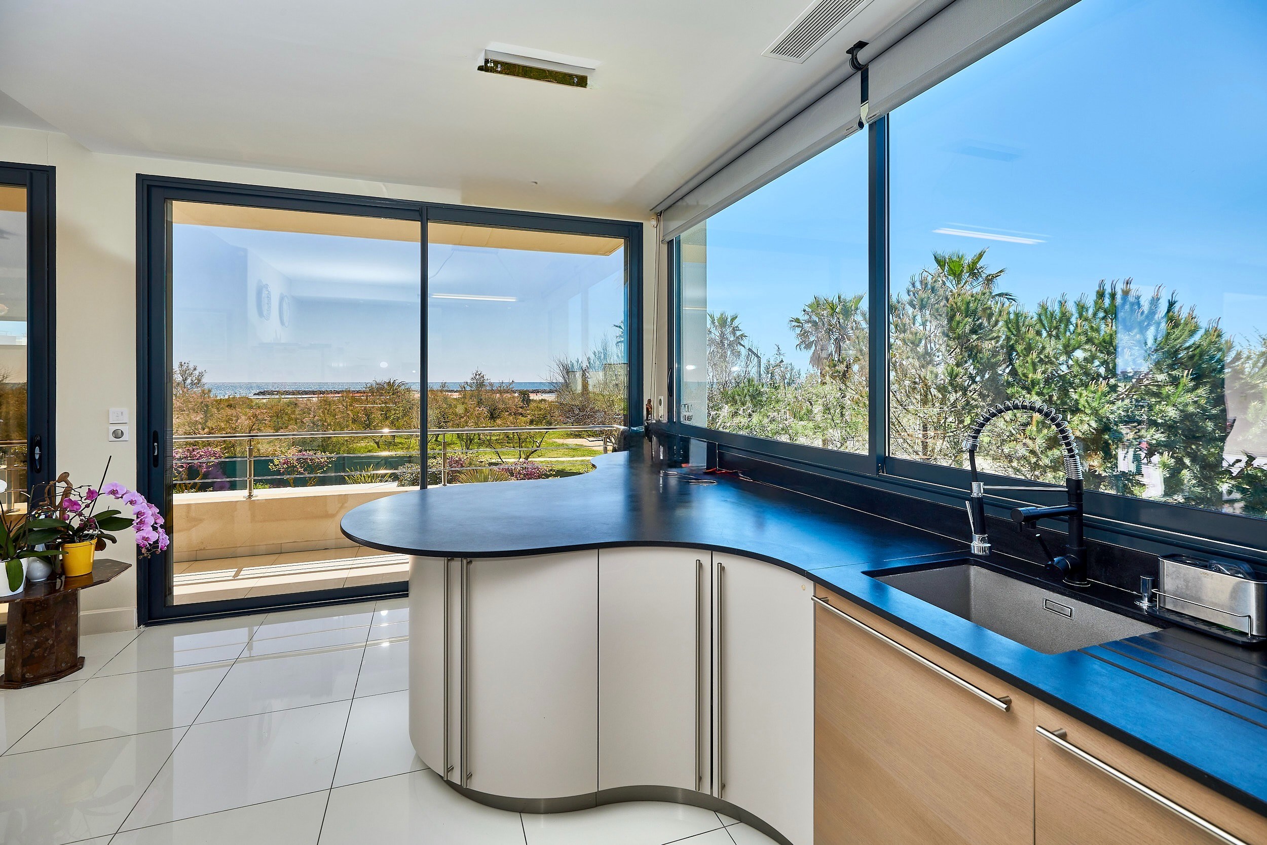  1105 / 5000 A Contemporary Beachfront Home... - 物件實景
