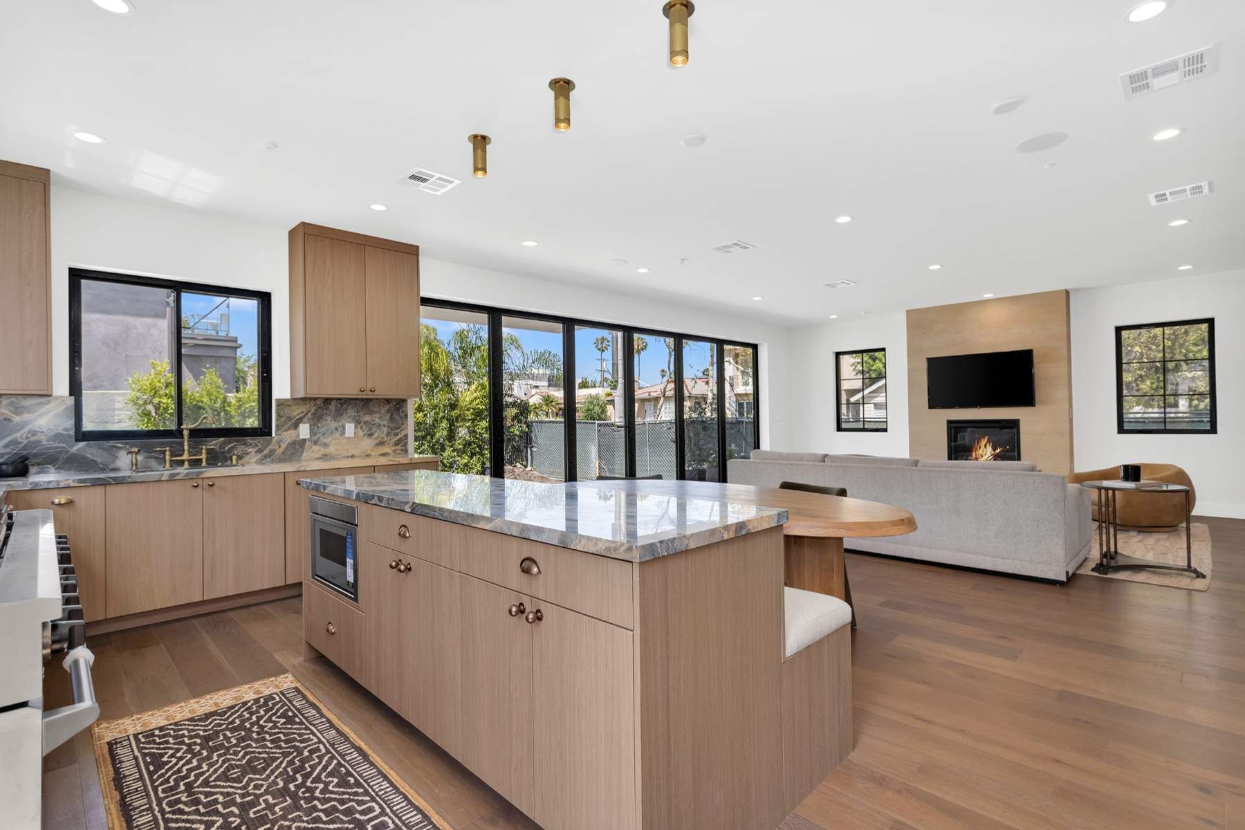  8671 Clifton Way - 物件實景