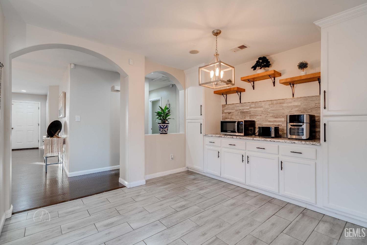 Bakersfield, California, 93313, United States, 4 Bedrooms Bedrooms, ,2 BathroomsBathrooms,Residential,For Sale,1882139