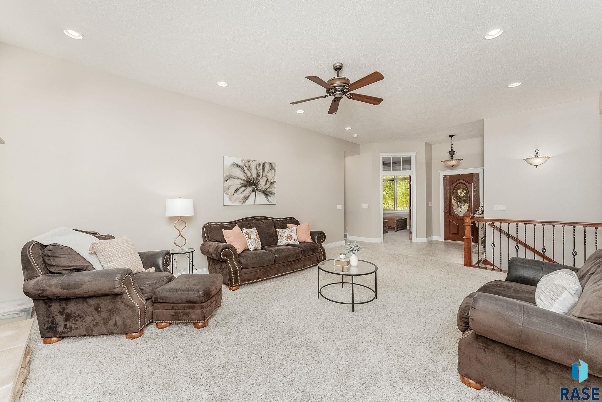 Sioux Falls, South Dakota, 57106, United States, 5 Bedrooms Bedrooms, ,3 BathroomsBathrooms,Residential,For Sale,1926717