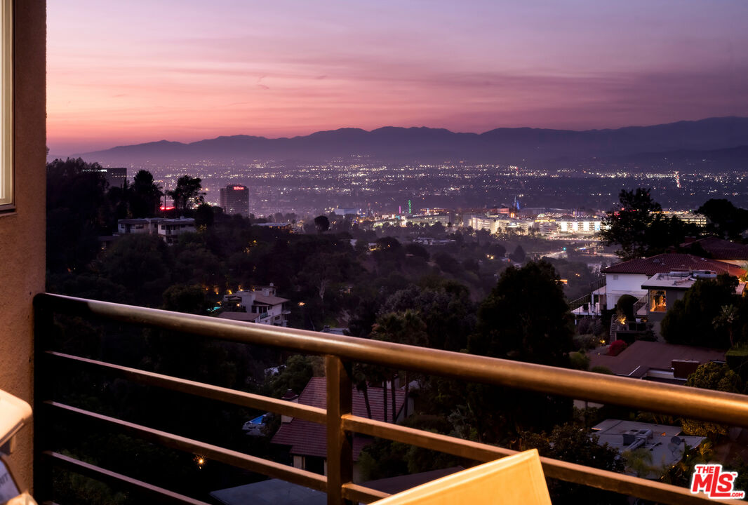 Los Angeles, California, 90068, United States, 3 Bedrooms Bedrooms, ,3 BathroomsBathrooms,Residential,For Sale,1913161