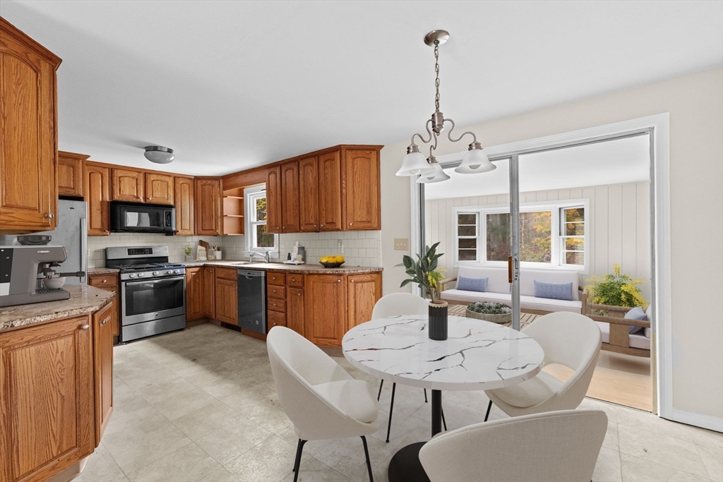 Mansfield, Massachusetts, 02048, United States, 3 Bedrooms Bedrooms, ,2 BathroomsBathrooms,Residential,For Sale,1991950